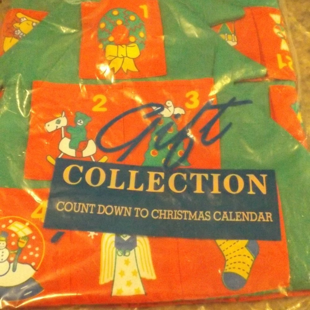NWOT Avon Countdown to Christmas Tree Advent Calendar